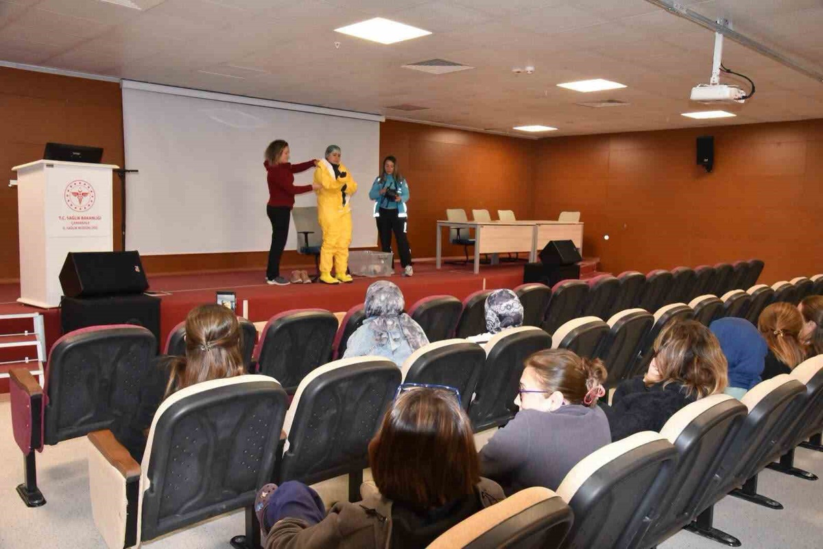 Çanakkale'de acil servis çalışanlarına UMKE eğitmenlerinden KBRN eğitimi verildi