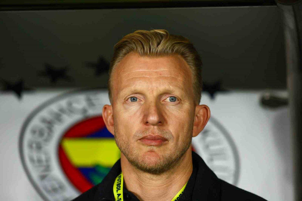 Dirk Kuyt ilk maçında Fenerbahçe'yi Göztepe karşısında 2 değişiklikle sahaya sürdü
