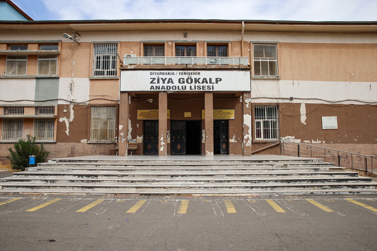 Diyarbakır'daki Ziya Gökalp Lisesi 133 yıllık mirasını müze ve arşiviyle yaşatıyor