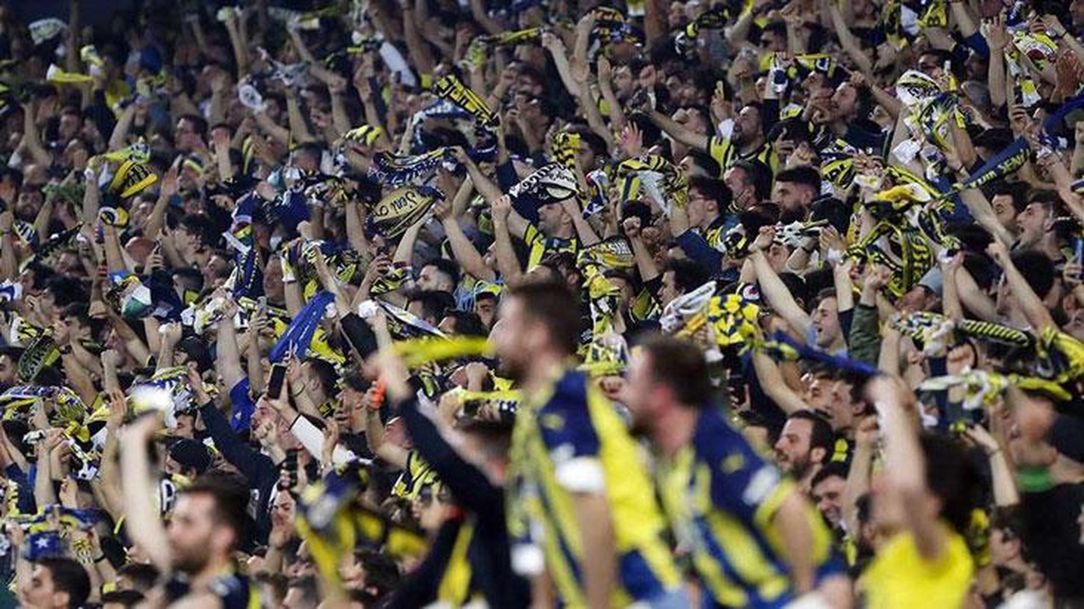 Fenerbahçe taraftarını illallah ettiren isme 2 talip birden