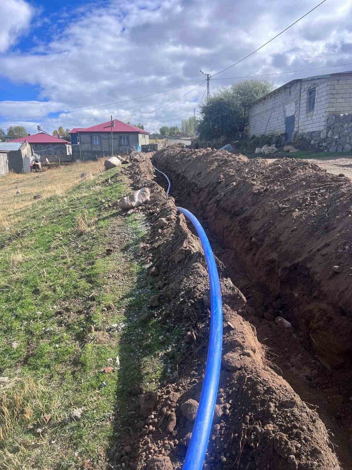 Iğdır İl Özel İdaresi Tuzluca'da Yeni Mahalle'ye 1 km içme suyu hattı yaptı