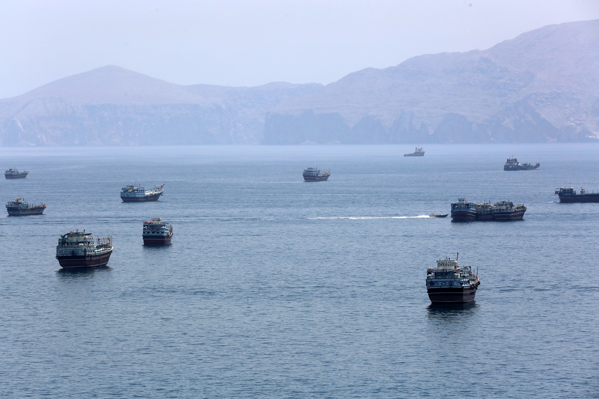 Hürmüz'de tankerler mayına çarpıp alev aldı! İran 'düşmana ait' insansız deniz aracını vurdu