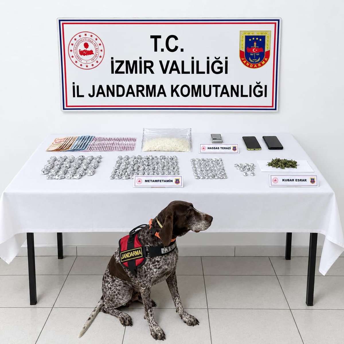 İzmir Bayındır'da 1 kilo 105 gram metamfetamin ele geçirildi, 2 şüpheli tutuklandı