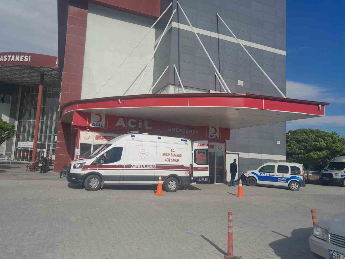 Konya Karapınar'da motosiklet ile otomobil kavşakta çarpıştı, 2 kişi yaralandı
