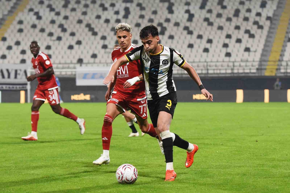 Manisa FK, Batman Petrolspor'u 2-1 yendi; Sylla iki golle galibiyeti getirdi