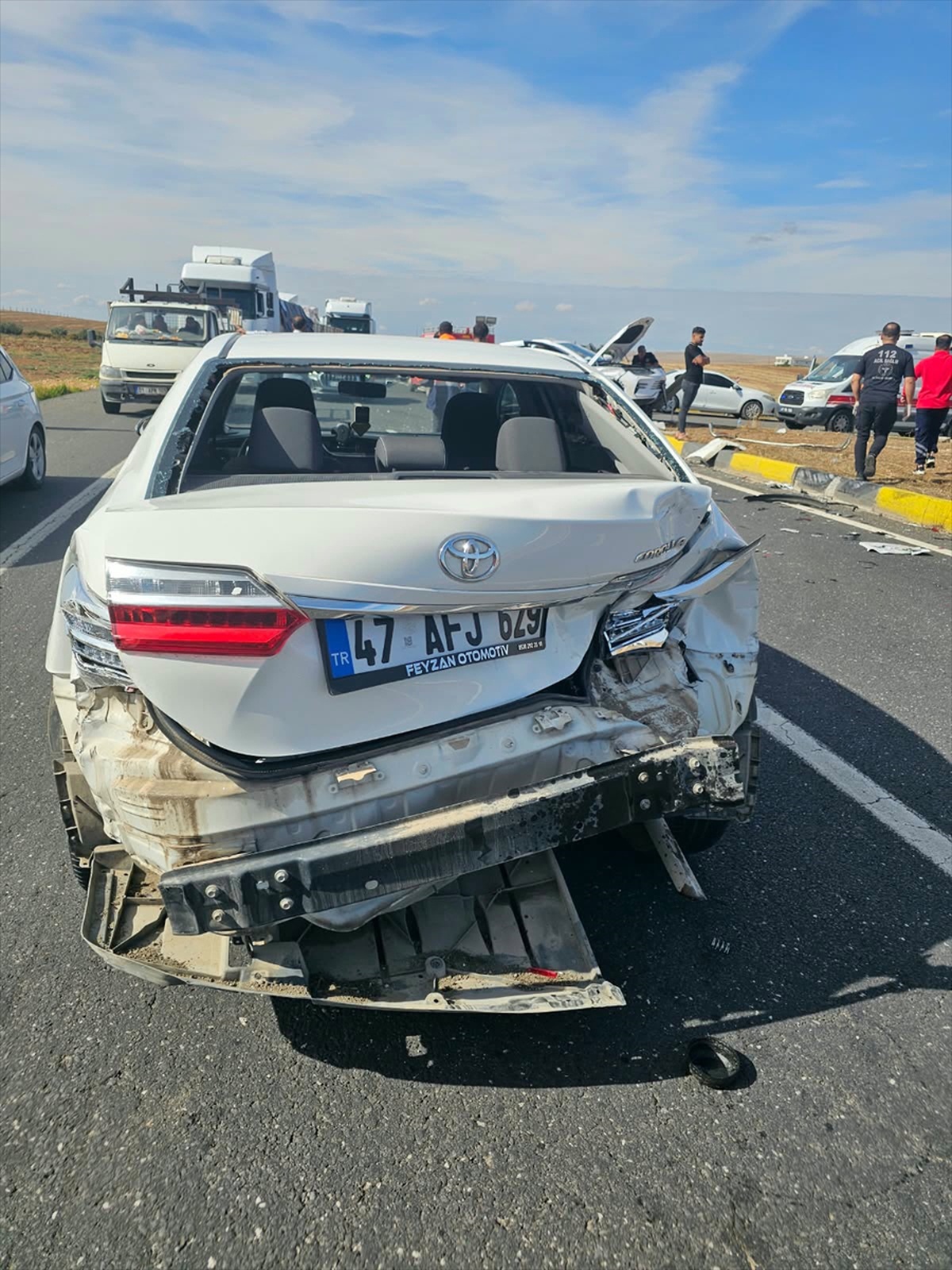 Mardin Nusaybin'de tır, SUV ve otomobilin karıştığı kazada 5 kişi yaralandı