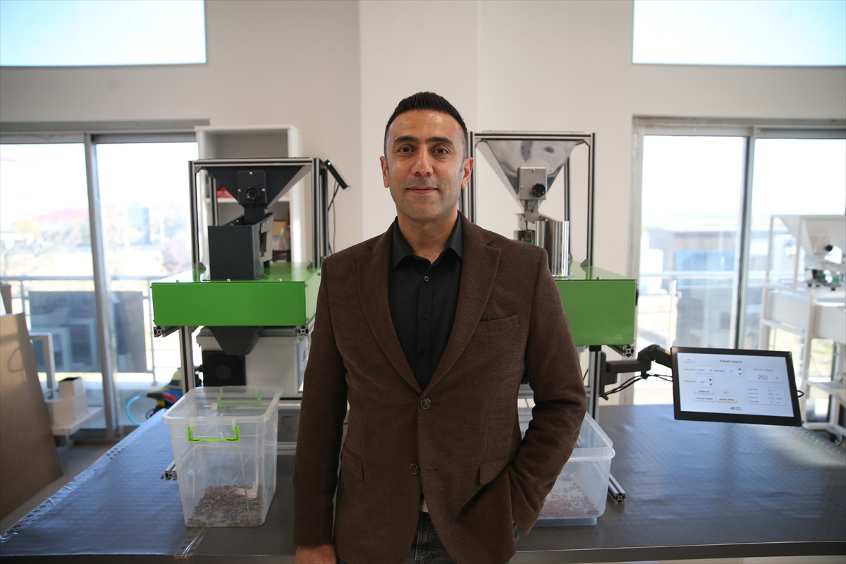 Niğde Teknopark'ta geliştirilen sayım makinesi TEKNOFEST'te gümüş madalya kazandı