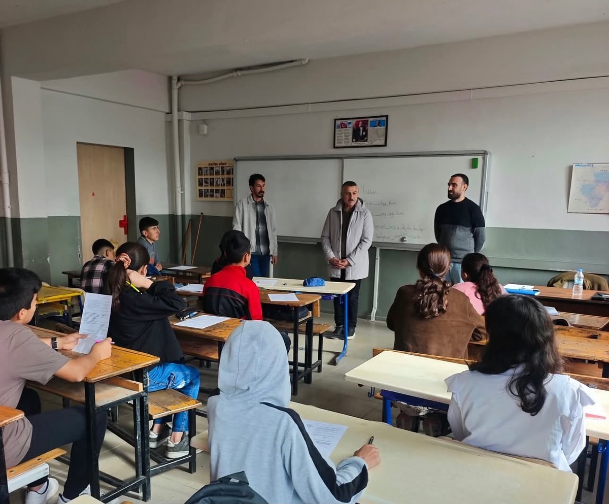 Patnos'ta hafta sonu DYK kurslarını İlçe Milli Eğitim Müdürü Zorlu ziyaret etti