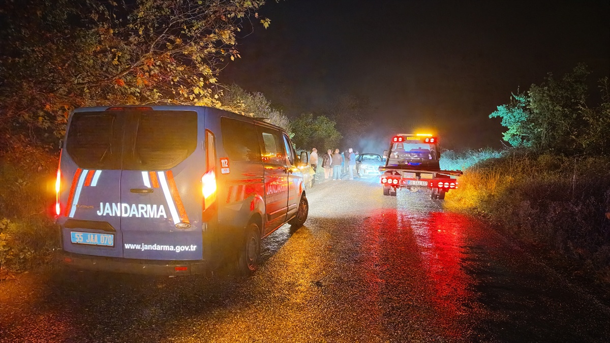 Samsun Bafra'da arkadan çarpan otomobilin karıştığı kazada 3 kişi yaralandı