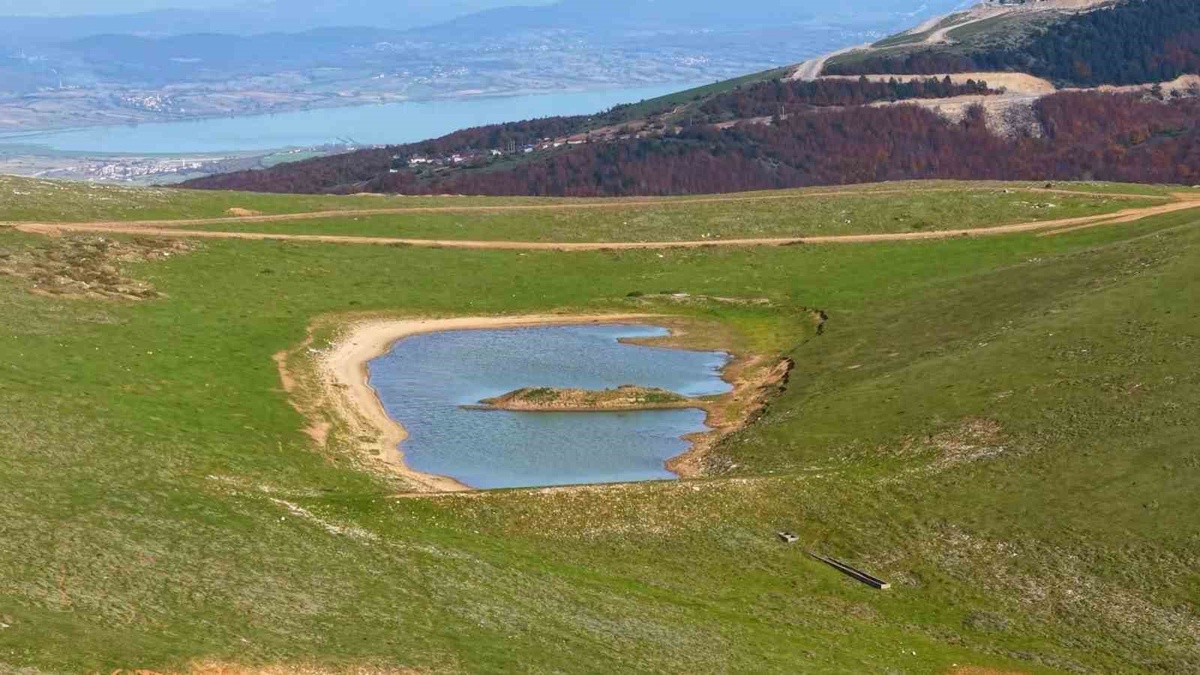 Samsun Ladik'te 1500 rakımdaki gizemli göl, yılkı atlarıyla doğaseverleri bekliyor