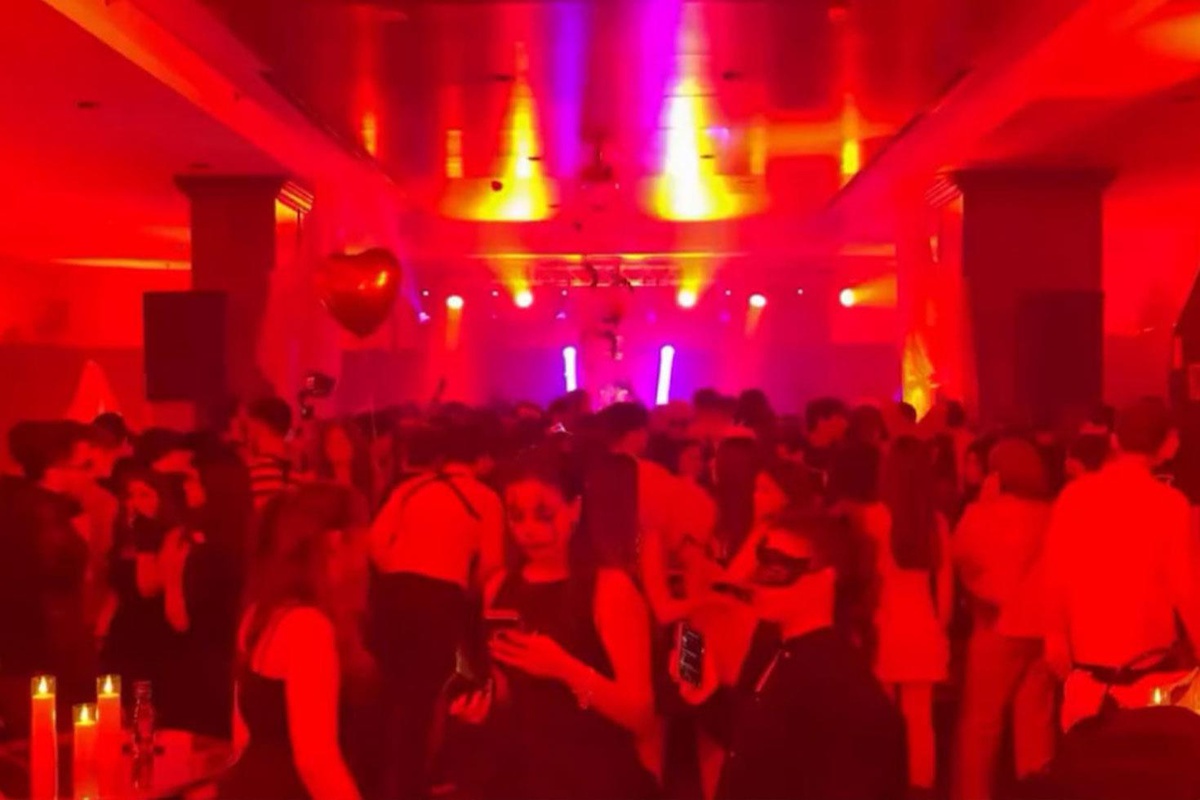 Suriye'de gece kulübünde Cadılar Bayramı partisi