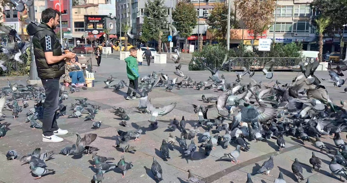 Tekirdağ Çorlu'da 16 dereceyi gören vatandaşlar park ve oyun alanlarına akın etti