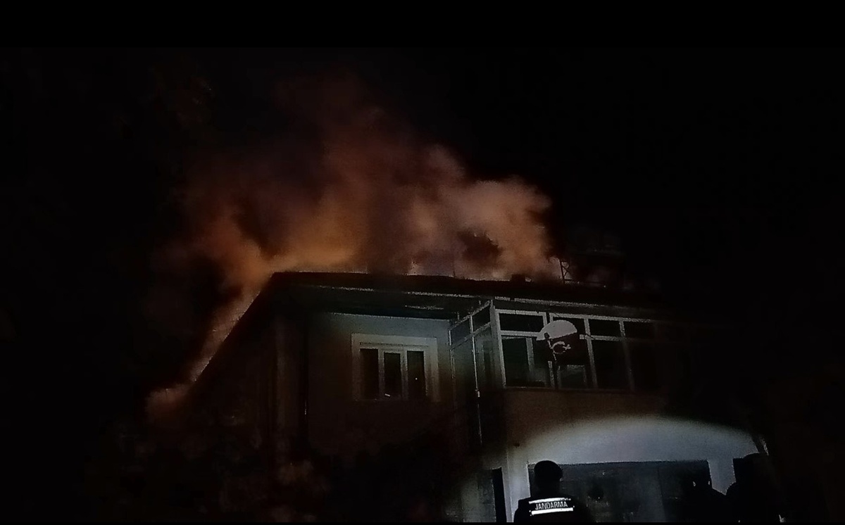 Tokat Yeşilyurt'ta banyo kazanından alevler çatıya sıçradı, ev kullanılamaz oldu
