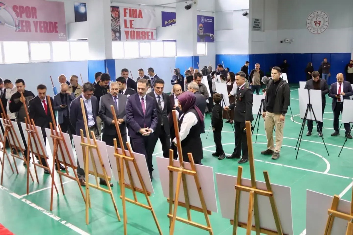 Üzümlü'de Cumhuriyet Bayramı'nın 103. yılında fotoğraf sergisi açıldı