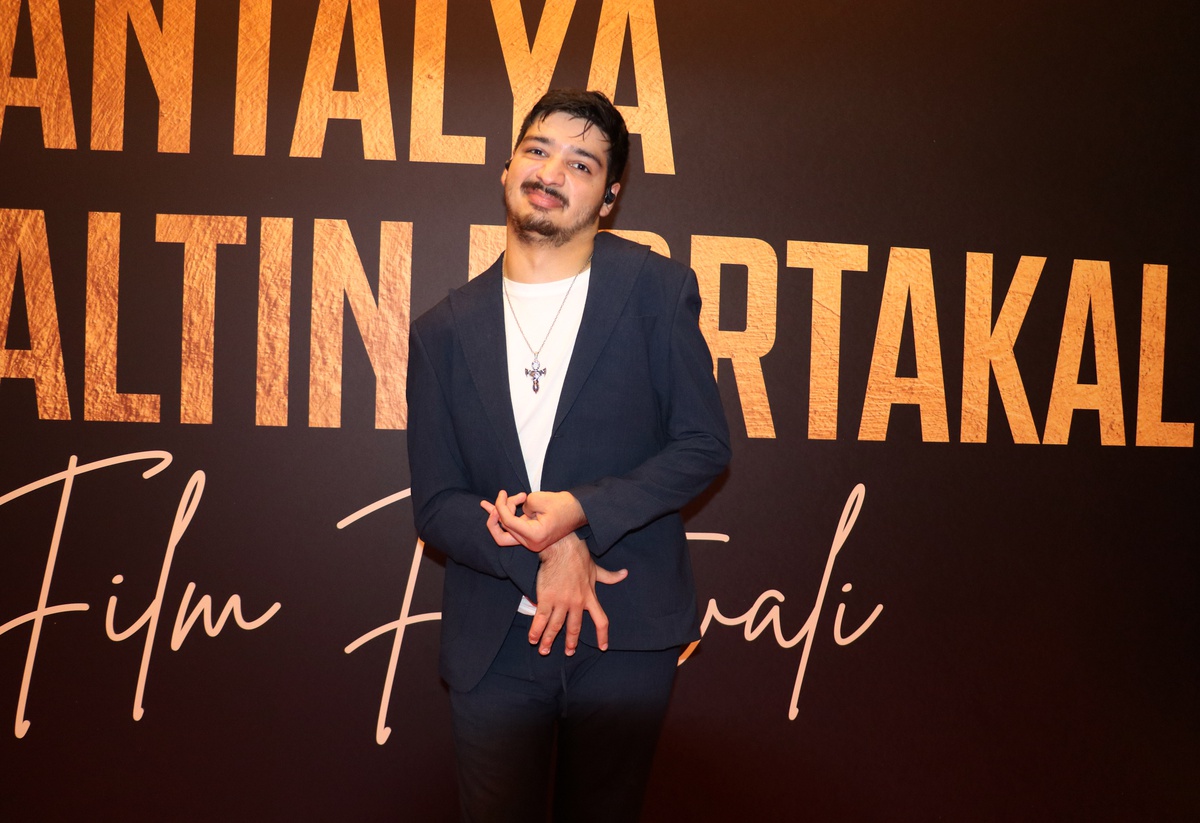 Tek eli ve 3 parmağıyla yapay zekayla film üretti! Yüzde 90 engelli yönetmenin filmi Altın Portakal'da gösterildi