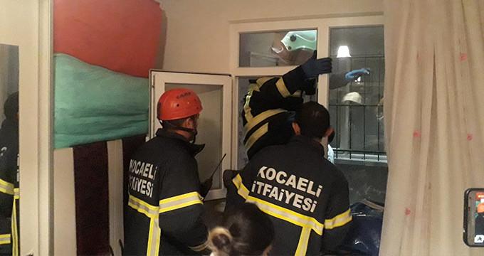 3. Kattan Düşen Kadını Saçlarından Yakaladı 3. Kattan Düşen Kadını Saçlarından Yakaladı