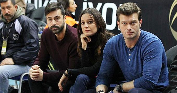 Ünlü Oyuncunun Kahvesine İlaç Atıp Parasını Çalmışlar Ünlü Oyuncunun Kahvesine İlaç Atıp Parasını Çalmışlar