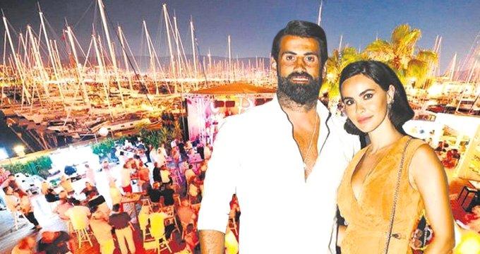 Hayranları yüzünden zor anlar yaşandı! Eşi sinir krizi geçirdi