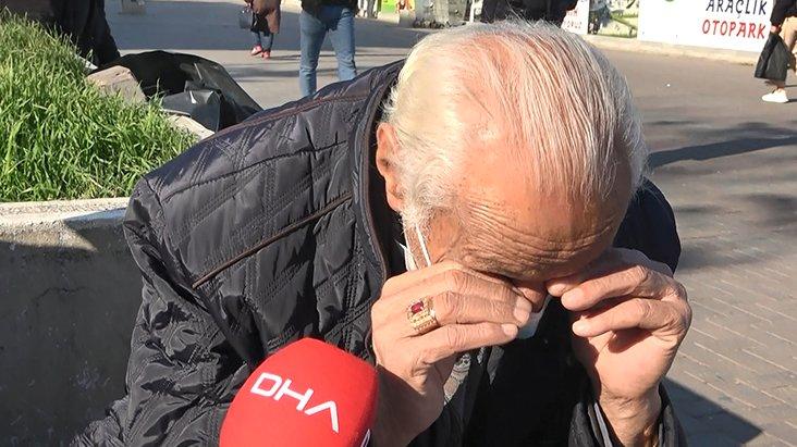 Karantinadaki oğluna ekmek götürürken, gördükleri karşısında ağladı Karantinadaki oğluna ekmek götürürken, gördükleri karşısında ağladı