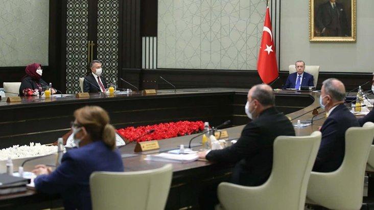 Gözler Kabine toplantısında! Sokak kısıtlaması genişliyor, başka yeni tedbirler de var Gözler Kabine toplantısında! Sokak kısıtlaması genişliyor, başka yeni tedbirler de var