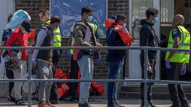 İngiltere yasa dışı göçmenleri, Türkiye'ye komşu ülkeye göndermek için düğmeye bastı