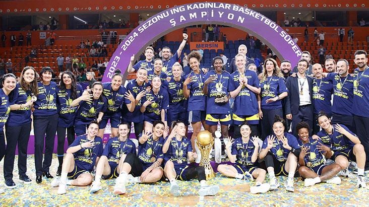 Fenerbahçe Alagöz Holding, namağlup şampiyon oldu
