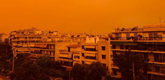 Afrika'dan taşınan çöl tozu Yunanistan'da gökyüzünü turuncuya çevirdi