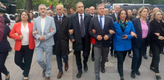 CHP yeni müfredat taslağını protesto için Milli Eğitim Bakanlığı'na yürüdü