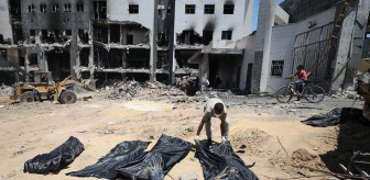 Gazze'de Şifa Hastanesi'nde bulunan üçüncü toplu mezardan 49 Filistinlinin cesedi çıkarıldı