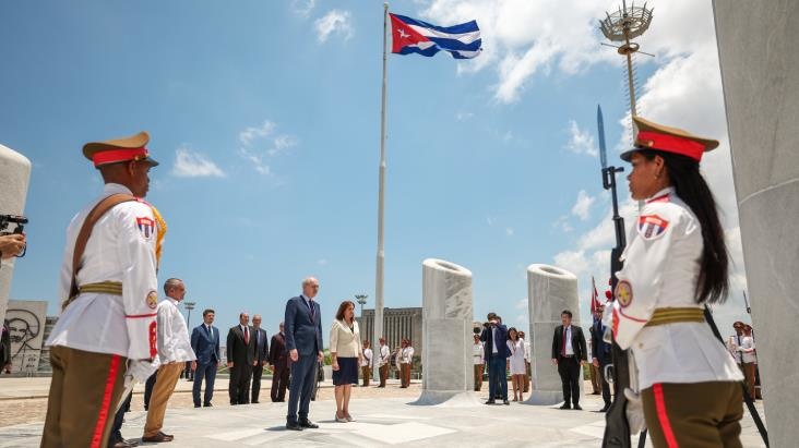 Numan Kurtulmuş Küba'da bir ilke imza attı
