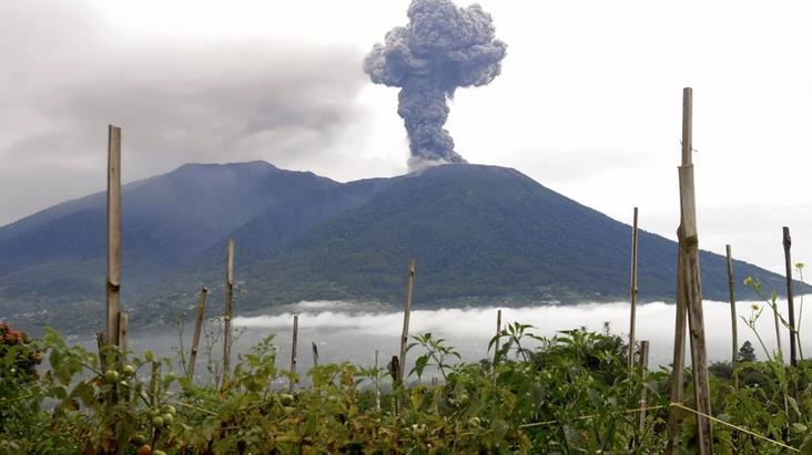 Endonezya'da yanardağ patlaması sonrası sel faciası
