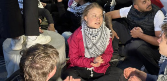 Eurovision finali öncesi Filistin'e destek gösterilerine polis müdahalesi: İklim aktivisti Greta Thunberg oturma eylemi başlattı