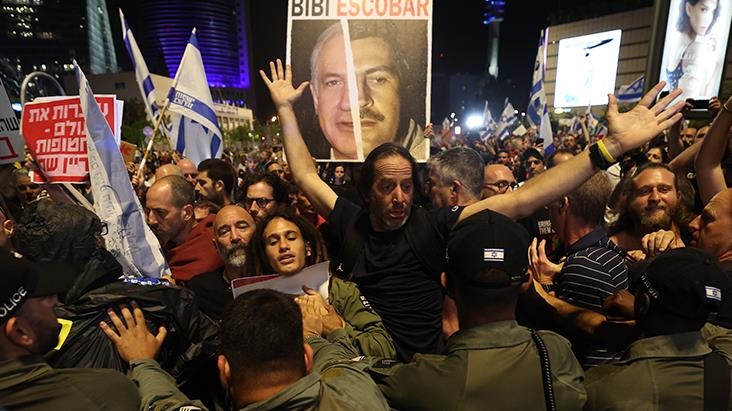 Netanyahu'nun yanı başına kadar giren göstericilerin iki isteği var