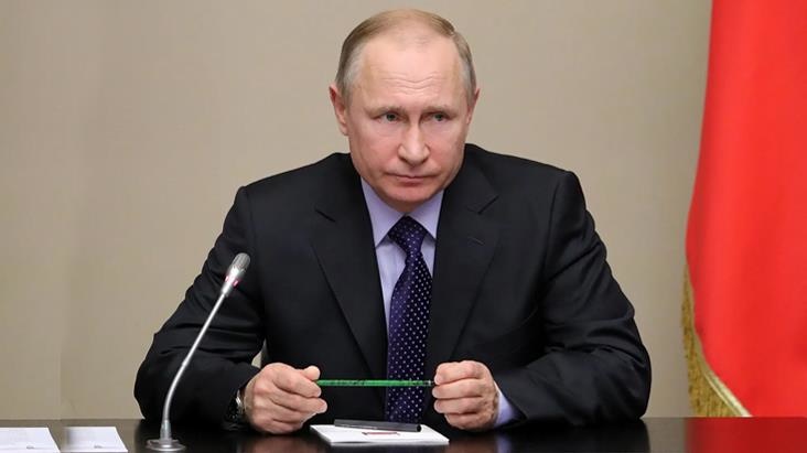 Putin, en yakınındaki ismin kalemini kırdı
