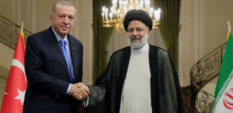 Cumhurbaşkanı Erdoğan: Kardeşim Reisi'yi saygıyla ve minnetle yad ediyorum, komşumuz İran'ın yanında olacağız