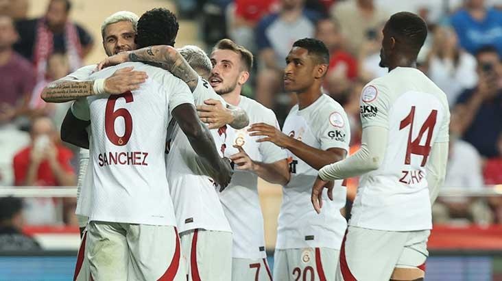 2 hafta yok! Galatasaray'ın yıldız futbolcusu ilk maçtan sakatlandı