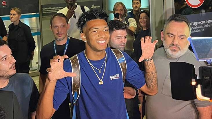 Cher Ndour, Beşiktaş için İstanbul'a geldi