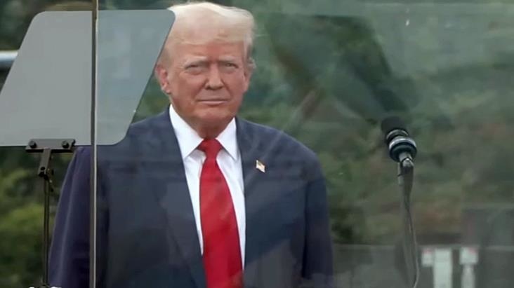 Trump'a mitingde 'kurşun geçirmez camlı' önlem