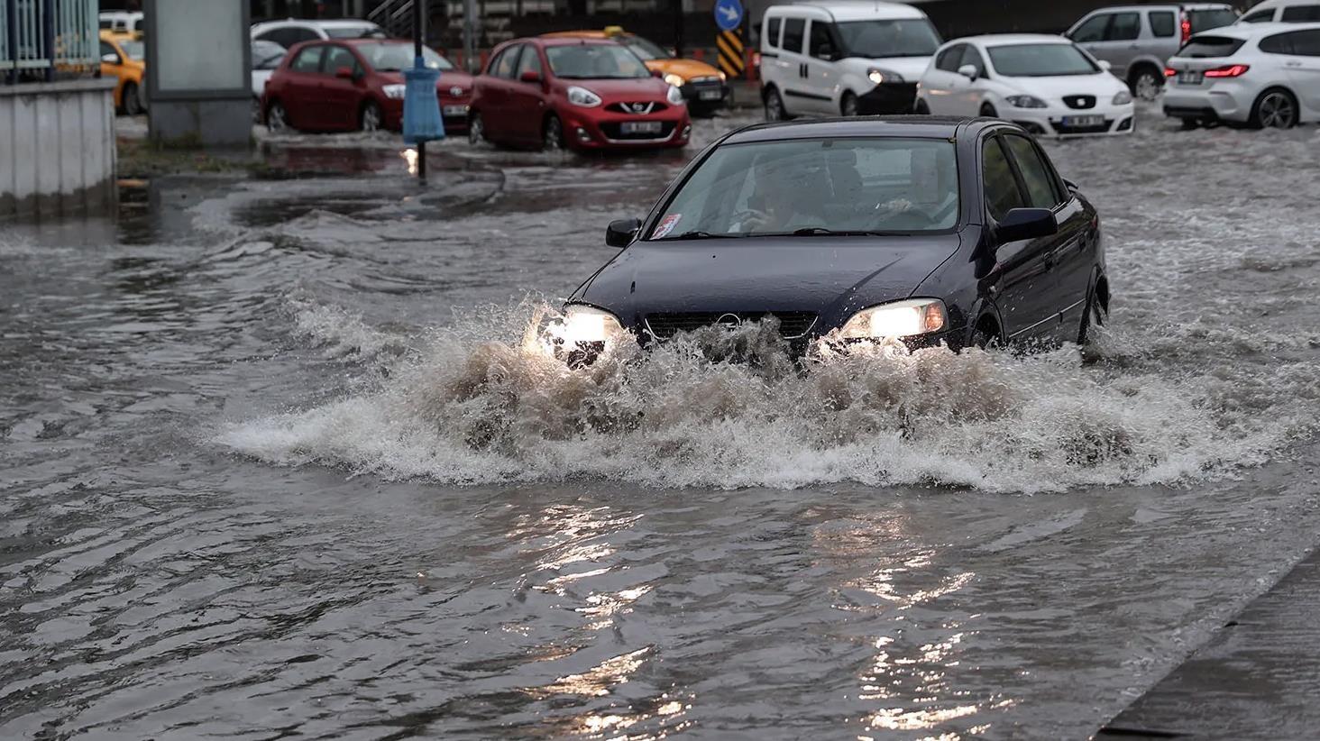 Meteoroloji'nin turuncu kodla uyardığı şehrimizde eğitime ara verildi