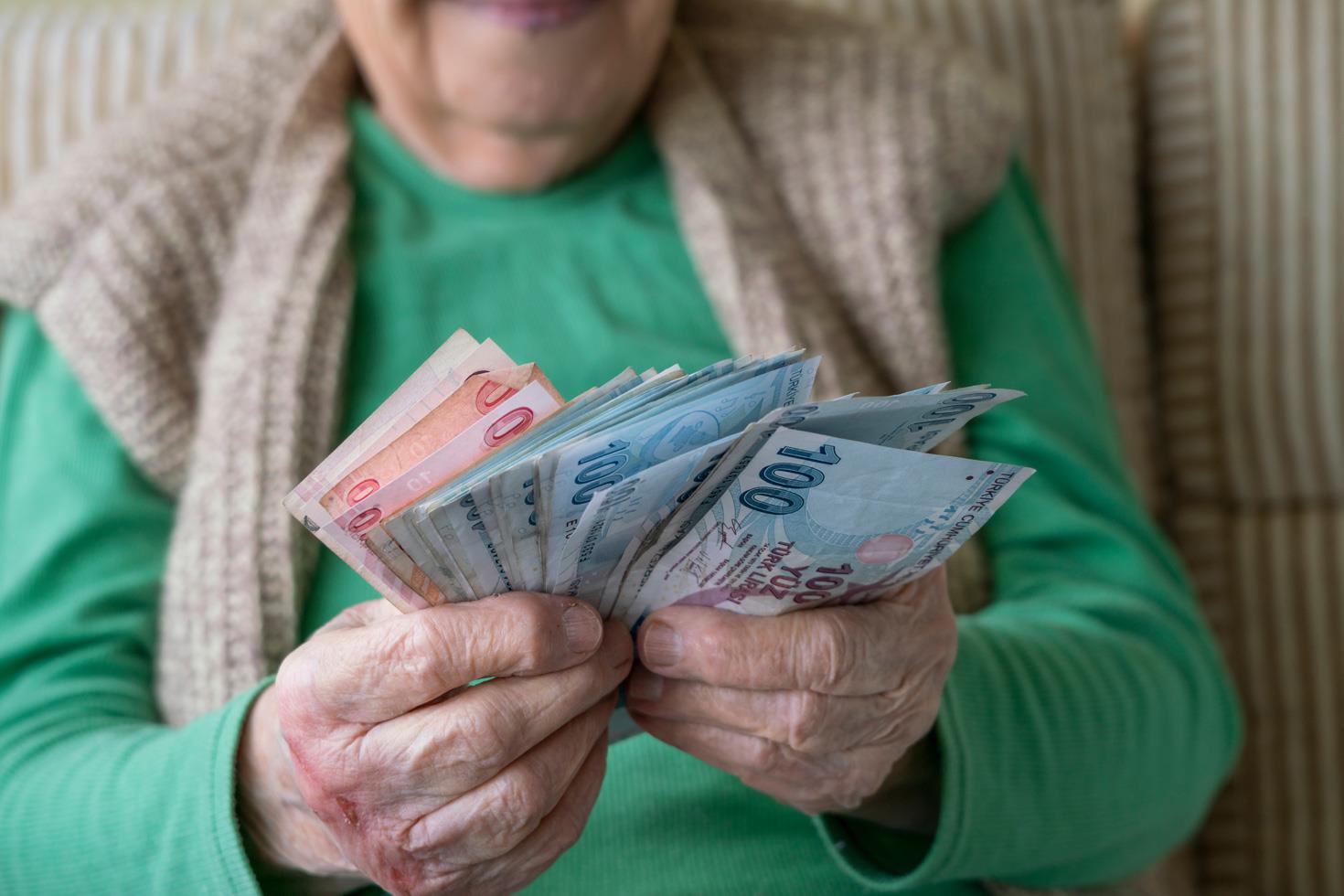 En düşük SSK ve Bağ-Kur emekli aylığı 14 bin 469 liraya yükseltildi