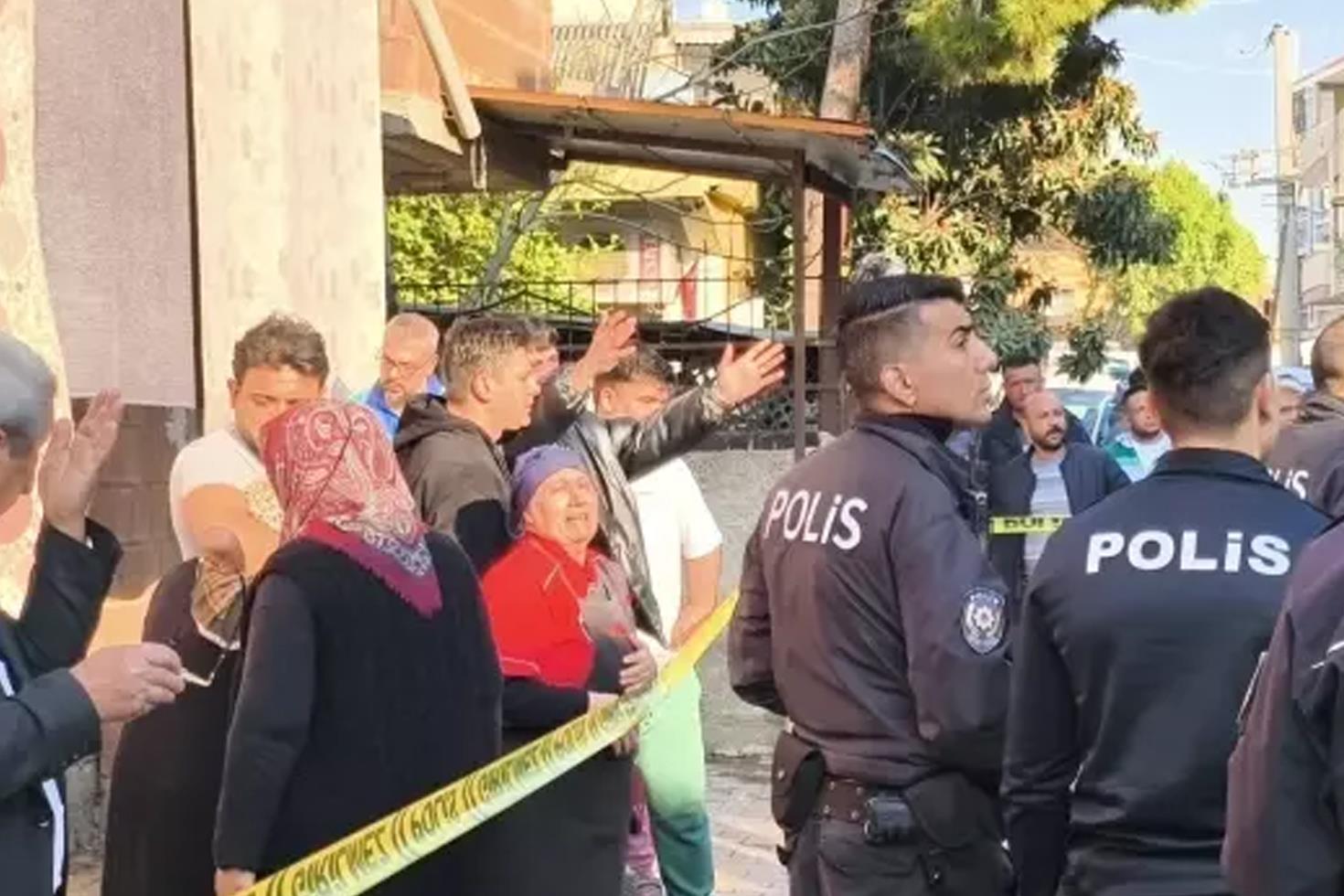 Adana'da üç kişi boğazları kesilmiş halde ölü bulundu