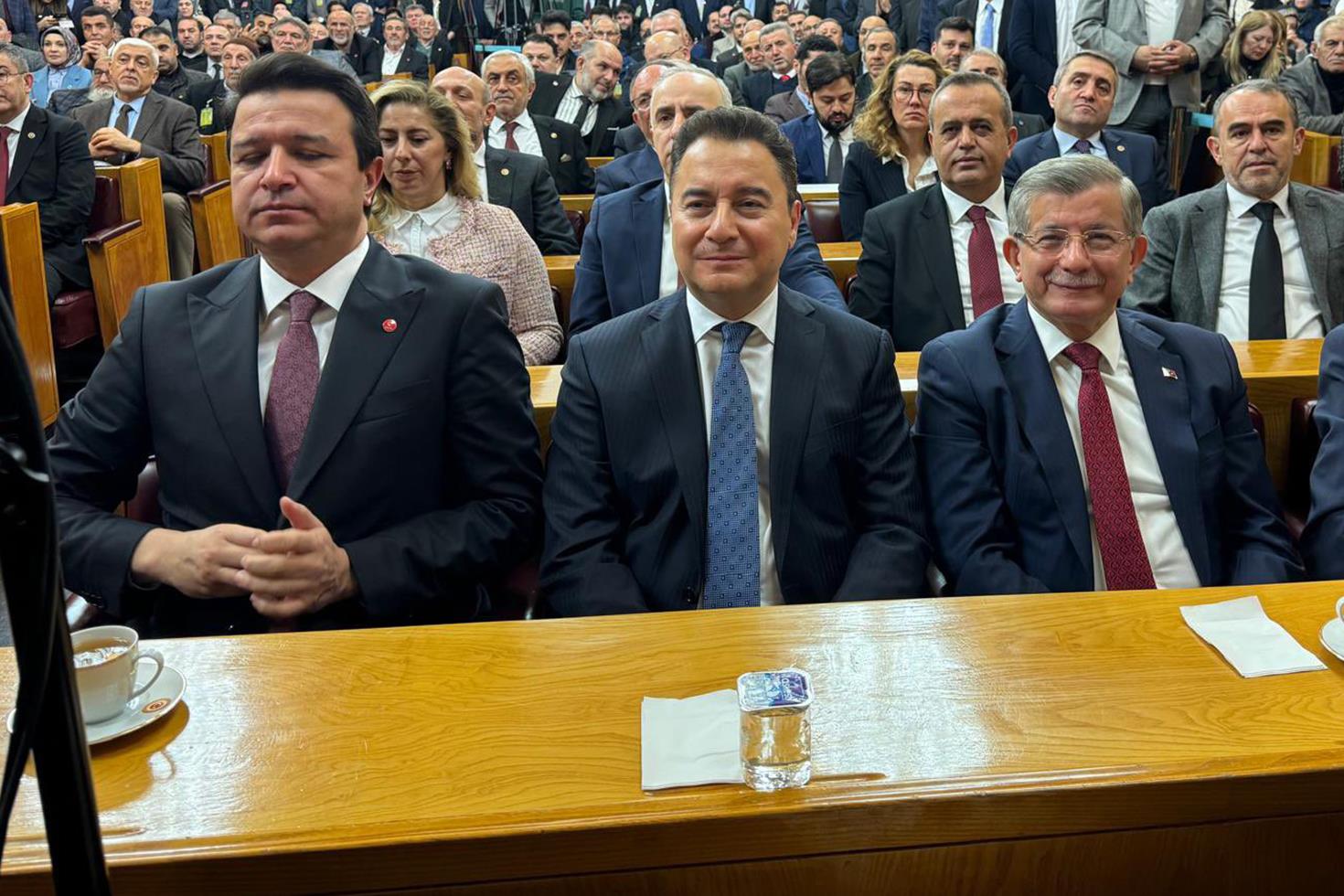 Yeni Yol'dan Meclis'te ilk grup toplantısı