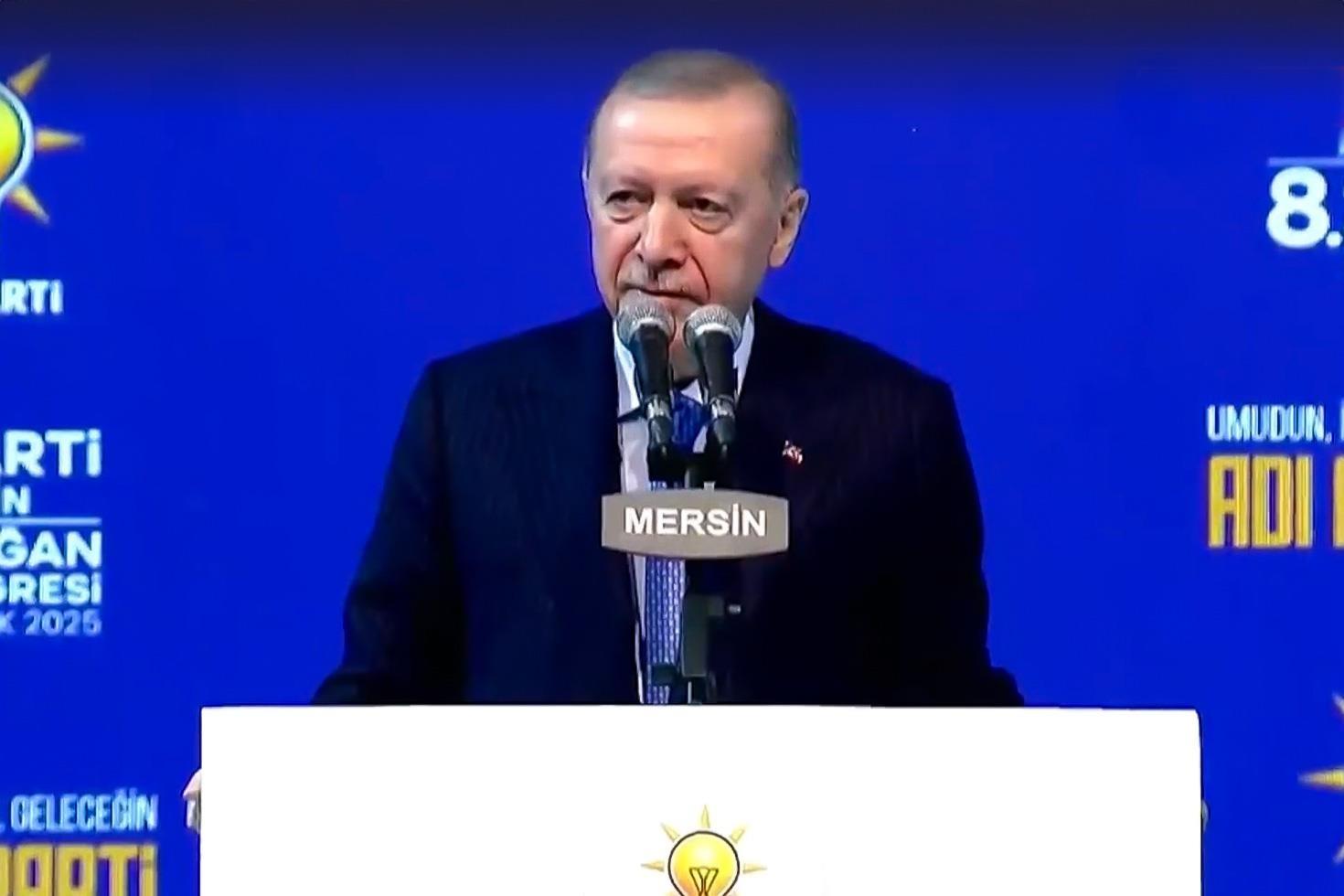 Cumhurbaşkanı Erdoğan'ın keyifli anları! Şarkıya uzun uzun eşlik etti