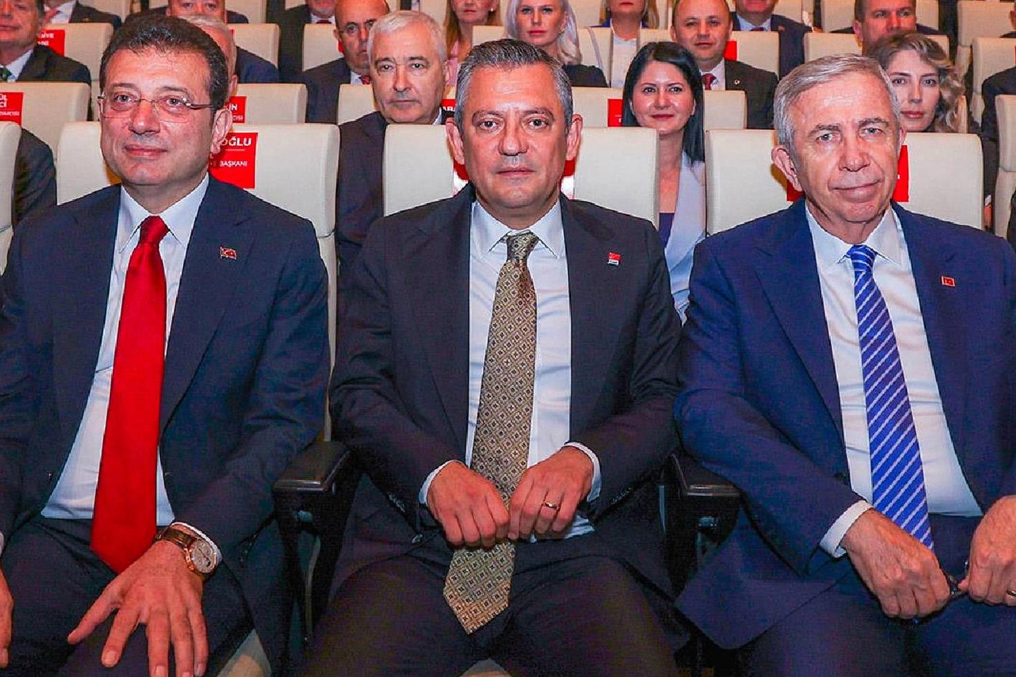 Özel'den aday sorusuna yanıt: İmamoğlu'nun adı her toplantıda geçiyor