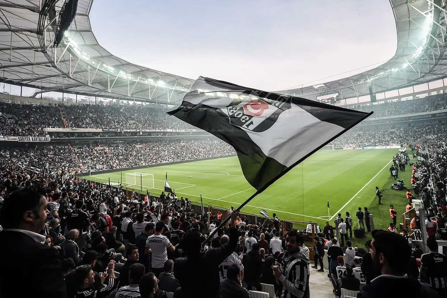 Beşiktaş taraftarı, Athletic Bilbao maçında Bolu'daki yangın faciasını unutmadı