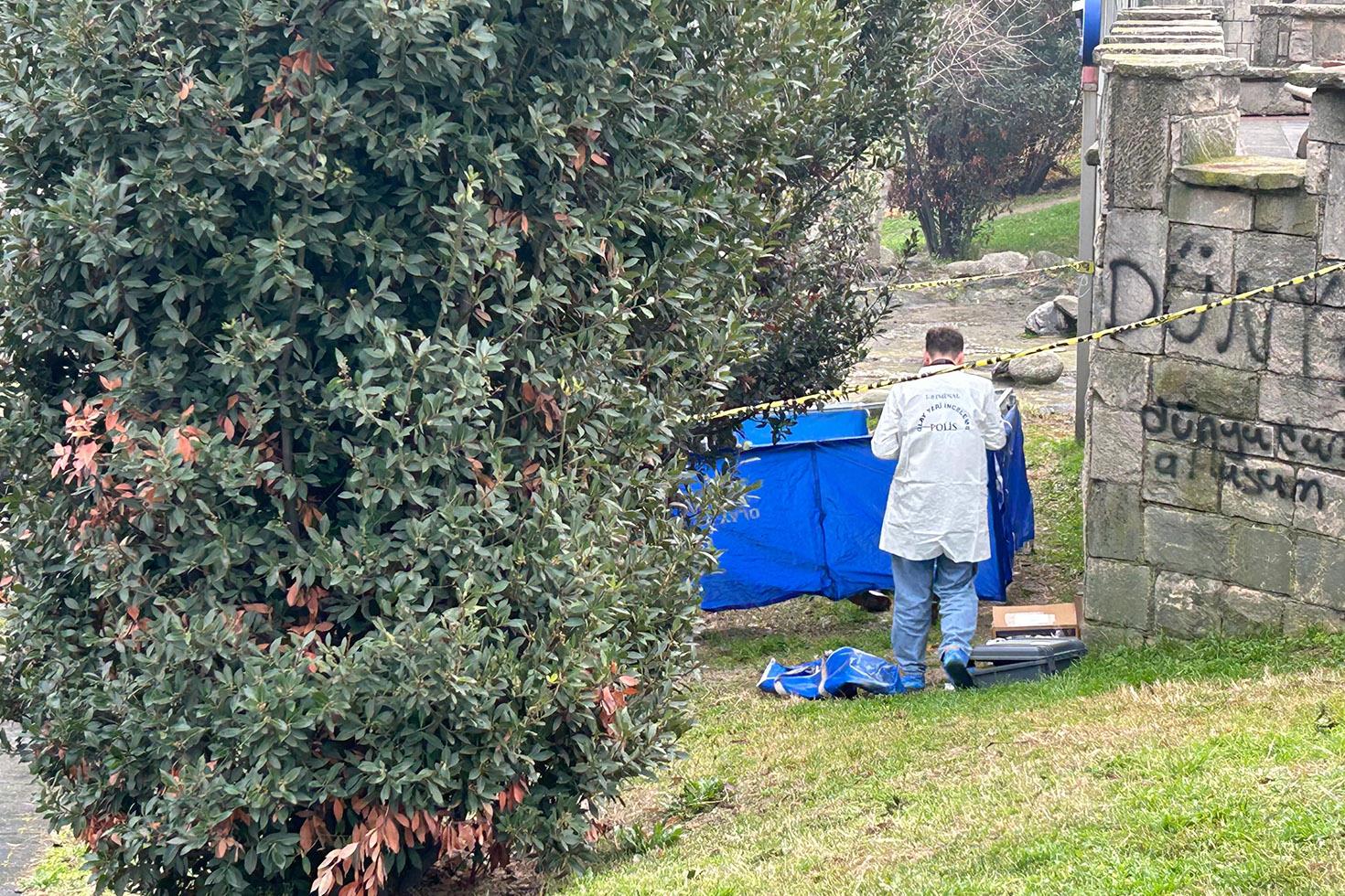 Bayrampaşa'da parkta intihar: Şahsın sanal kumarda para kaybettiği için kendini vurduğu iddia edildi