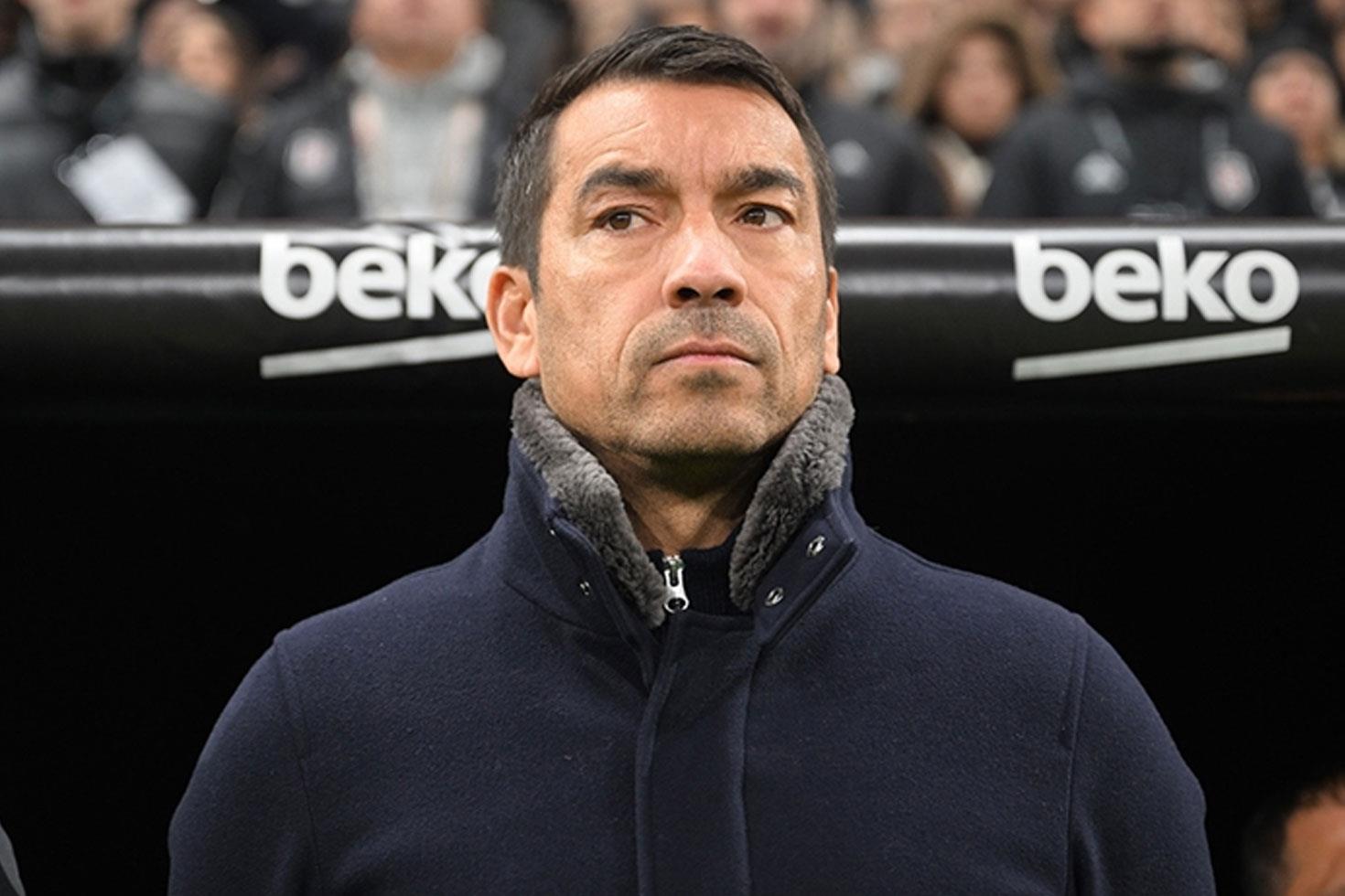Beşiktaş'ın kovduğu Van Bronckhorst işsiz kalmadı