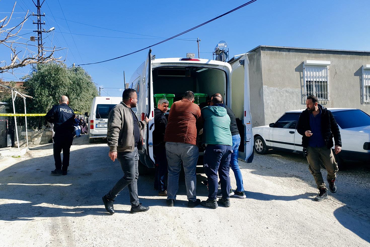 Mersin'de torun, dedesini ve babaannesini bıçaklayarak öldürdü