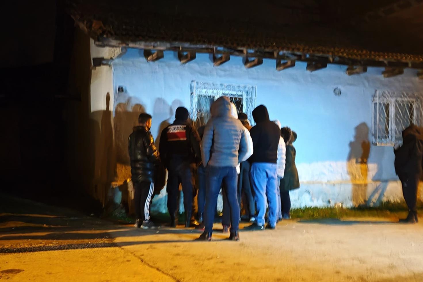 Bursa'da iki çocuğunu rehin alan babayı ikna çalışmaları sürüyor