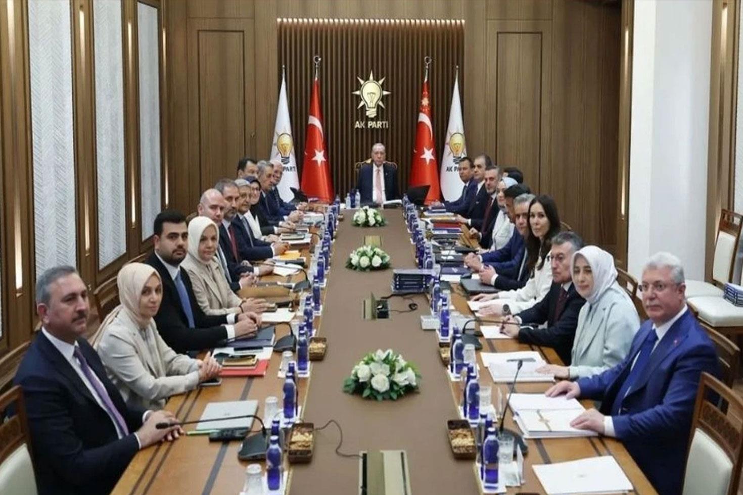 AK Parti'nin yeni MYK'sında 6 isim liste dışı kaldı